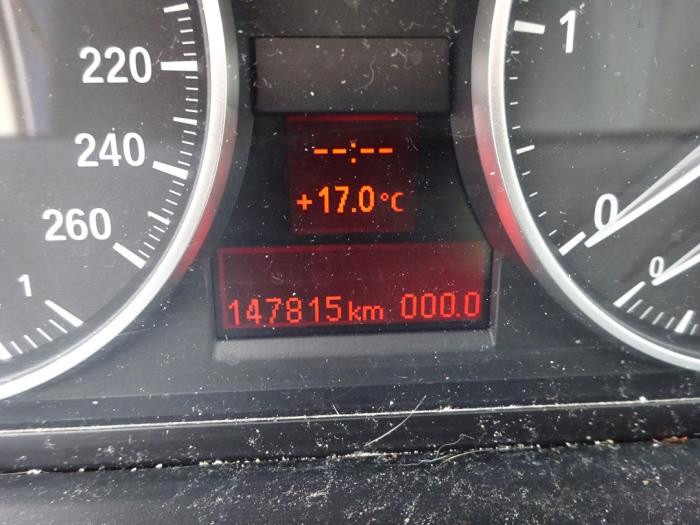 BMW X1 xDrive 20d 2.0 16V Skrotfordon (2011, GRIJS)