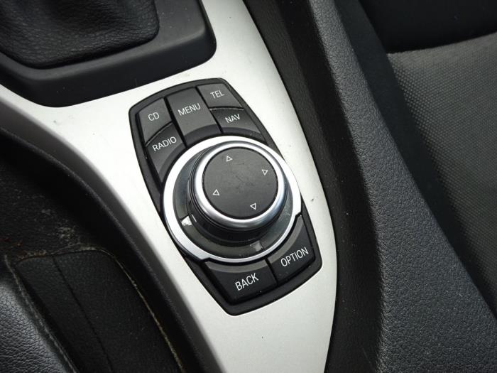 BMW X1 xDrive 20d 2.0 16V Skrotfordon (2011, GRIJS)