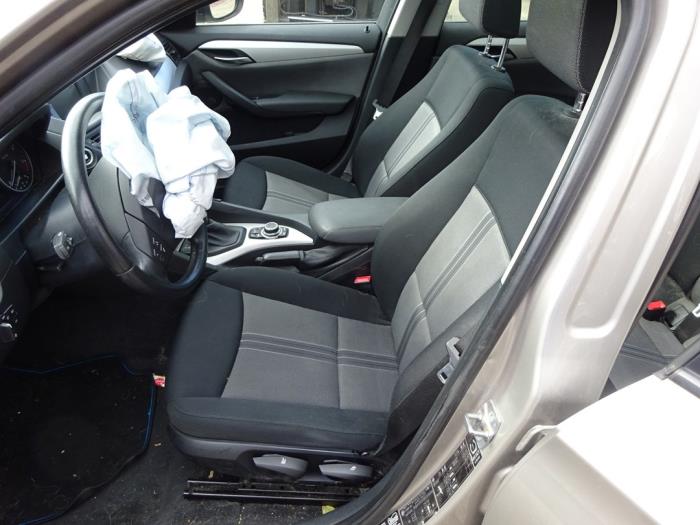 BMW X1 xDrive 20d 2.0 16V Skrotfordon (2011, GRIJS)