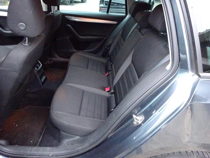 Skoda Octavia Combi 1.6 TDI 16V Épave (2019, Gris)