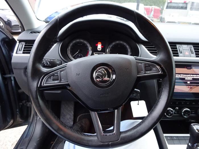 Skoda Octavia Combi 1.6 TDI 16V Épave (2019, Gris)