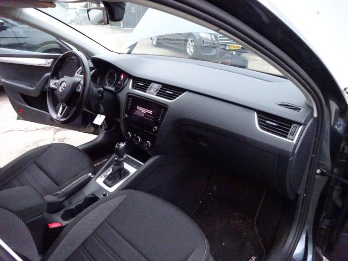 Skoda Octavia Combi 1.6 TDI 16V Épave (2019, Gris)