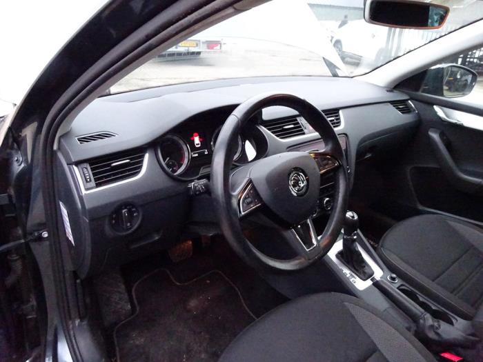 Skoda Octavia Combi 1.6 TDI 16V Épave (2019, Gris)