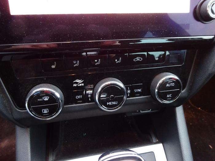 Skoda Octavia Combi 1.6 TDI 16V Épave (2019, Gris)