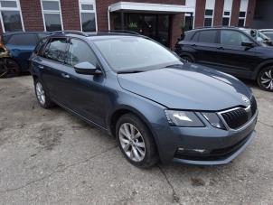 Skoda Octavia Combi 1.6 TDI 16V Épave (2019, Gris)