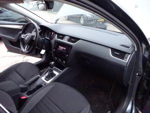 Skoda Octavia Combi 1.6 TDI 16V Épave (2019, Gris)