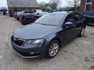 Skoda Octavia Combi 1.6 TDI 16V Épave (2019, Gris)