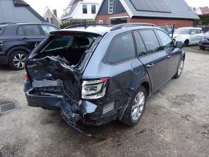 Skoda Octavia Combi 1.6 TDI 16V Épave (2019, Gris)