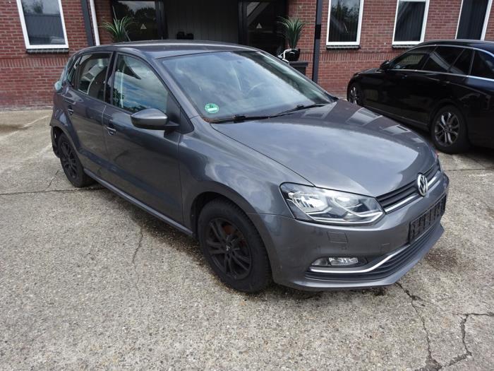 Volkswagen Polo V 1.2 TSI 16V BlueMotion Technology Vehículo de desguace (2016, Gris)