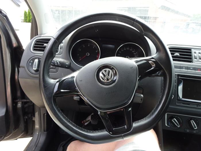 Volkswagen Polo V 1.2 TSI 16V BlueMotion Technology Vehículo de desguace (2016, Gris)