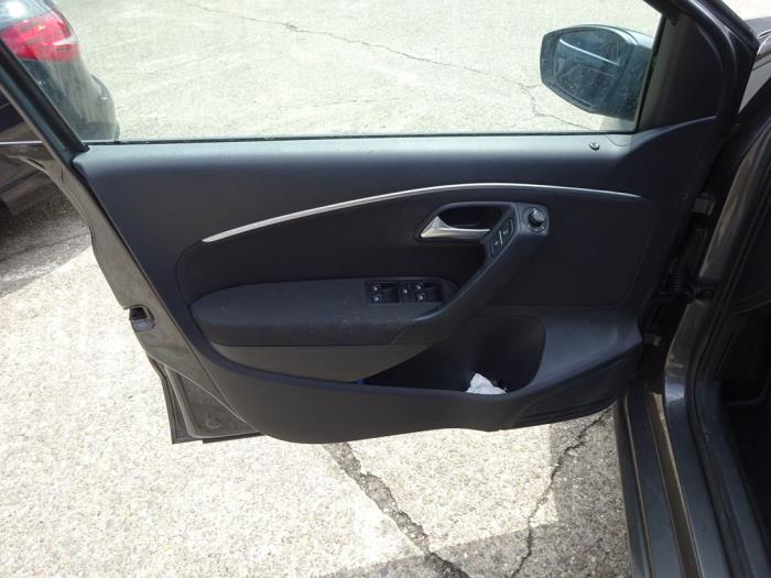 Volkswagen Polo V 1.2 TSI 16V BlueMotion Technology Vehículo de desguace (2016, Gris)