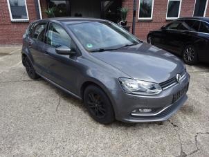 Volkswagen Polo V 1.2 TSI 16V BlueMotion Technology Vehículo de desguace (2016, Gris)