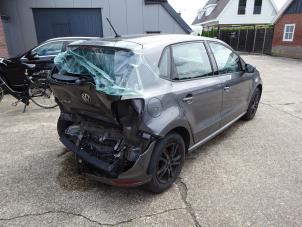 Volkswagen Polo V 1.2 TSI 16V BlueMotion Technology Vehículo de desguace (2016, Gris)
