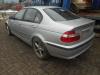 BMW 3-Serie Schrottauto (2000, Silbergrau)