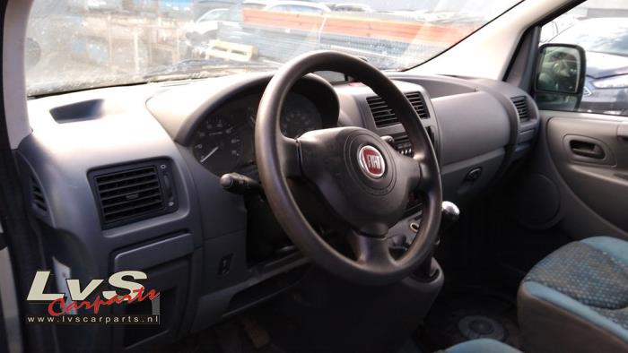 Fiat Scudo 1.6 D Multijet Vehículo de desguace (2016, Plateado)