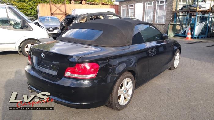 Badge Autocollant Brillant Noir Pour BMW Série 1 120i - Remplacement Du Logo Arrière