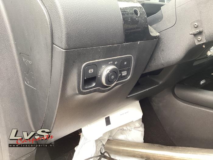 Mercedes B 2.0 B-200d Skrotfordon (2020, WIT)