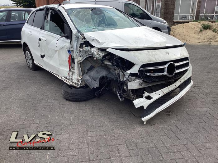Mercedes B 2.0 B-200d Skrotfordon (2020, WIT)