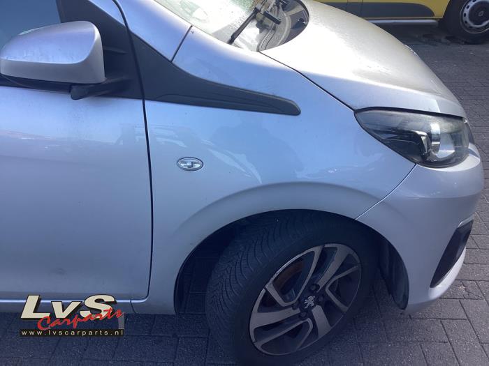 Peugeot 108 1.2 VTi 12V Skrotfordon (2015, GRIJS)