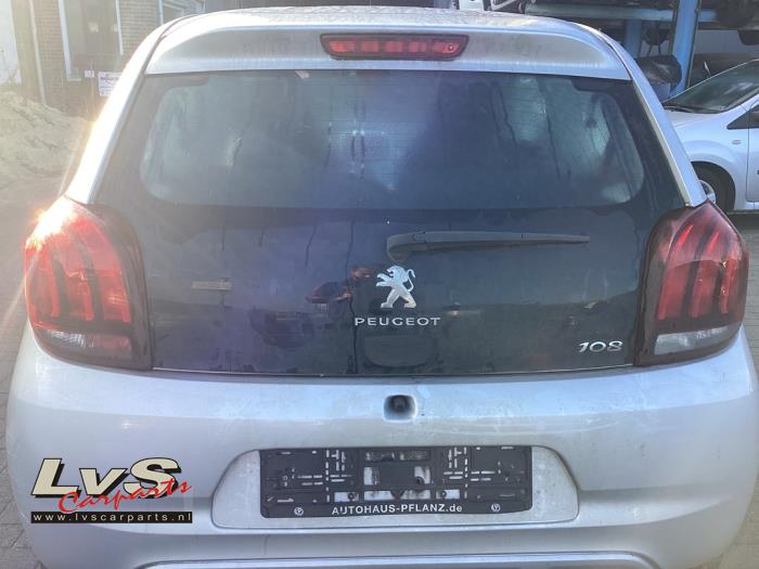 Peugeot 108 1.2 VTi 12V Skrotfordon (2015, GRIJS)