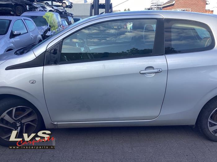 Peugeot 108 1.2 VTi 12V Skrotfordon (2015, GRIJS)
