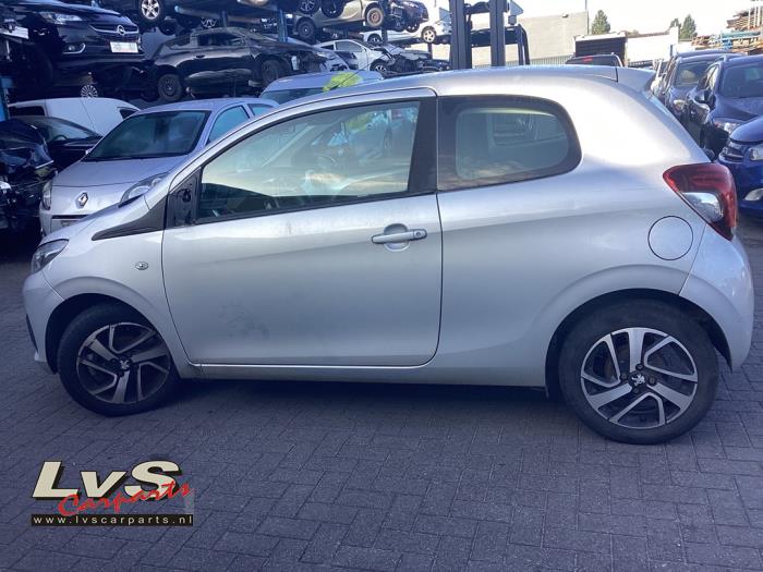 Peugeot 108 1.2 VTi 12V Skrotfordon (2015, GRIJS)