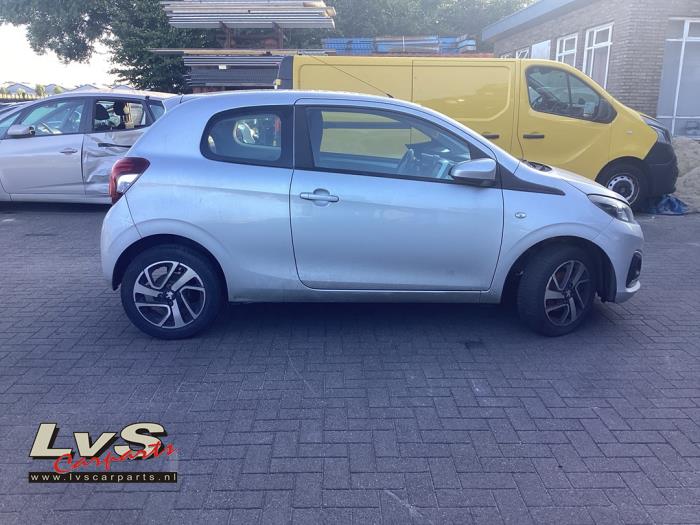 Peugeot 108 1.2 VTi 12V Skrotfordon (2015, GRIJS)