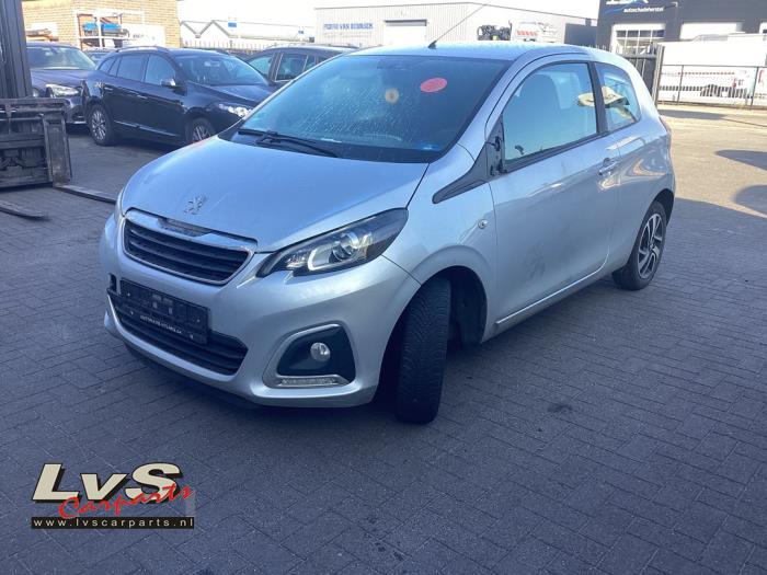 Peugeot 108 1.2 VTi 12V Skrotfordon (2015, GRIJS)