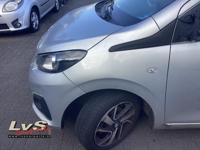 Peugeot 108 1.2 VTi 12V Skrotfordon (2015, GRIJS)