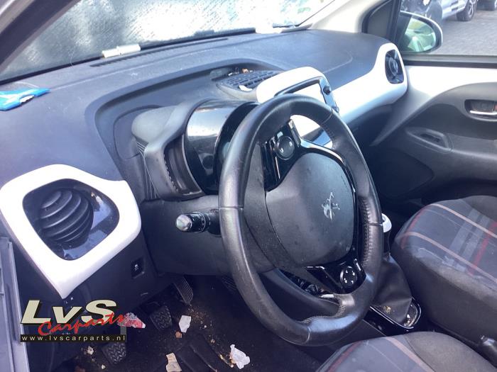 Peugeot 108 1.2 VTi 12V Skrotfordon (2015, GRIJS)
