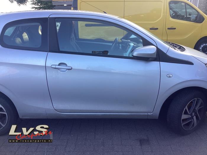 Peugeot 108 1.2 VTi 12V Skrotfordon (2015, GRIJS)