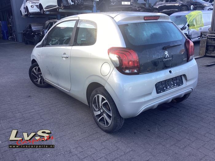 Peugeot 108 1.2 VTi 12V Skrotfordon (2015, GRIJS)