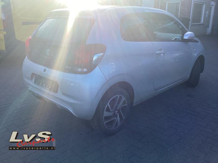 Peugeot 108 1.2 VTi 12V Skrotfordon (2015, GRIJS)