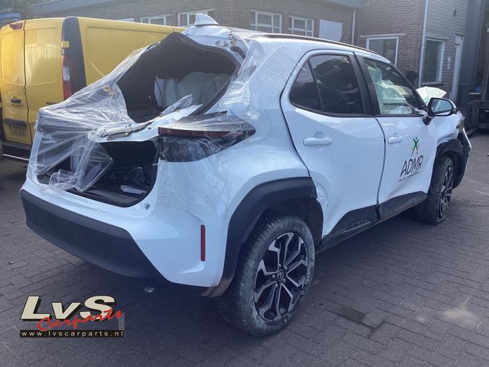 Toyota Yaris Cross 1.5 12V Hybrid 115 Salvage vehicle (2024, White)