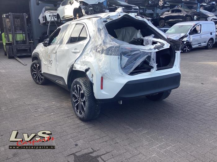 Toyota Yaris Cross 1.5 12V Hybrid 115 Salvage vehicle (2024, White)