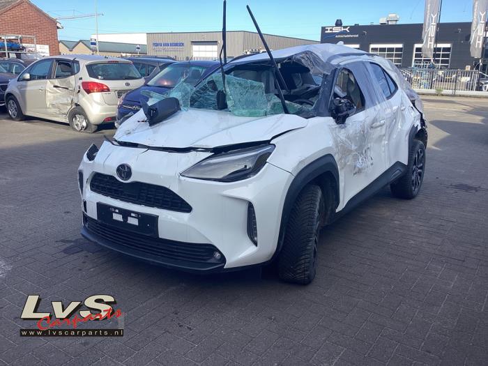 Toyota Yaris Cross 1.5 12V Hybrid 115 Salvage vehicle (2024, White)