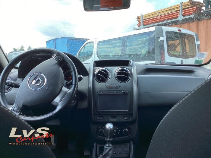 Dacia Duster 1.2 TCE 16V 4x4 Samochód złomowany (2015, Szary)