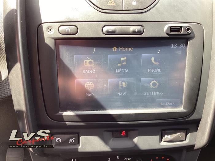 Dacia Duster 1.2 TCE 16V 4x4 Samochód złomowany (2015, Szary)