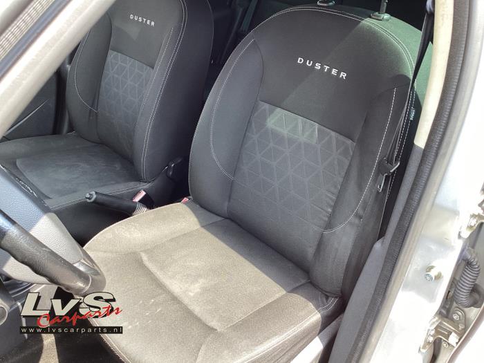 Dacia Duster 1.2 TCE 16V 4x4 Samochód złomowany (2015, Szary)