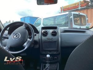 Dacia Duster 1.2 TCE 16V 4x4 Samochód złomowany (2015, Szary)