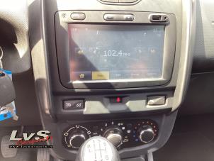 Dacia Duster 1.2 TCE 16V 4x4 Samochód złomowany (2015, Szary)