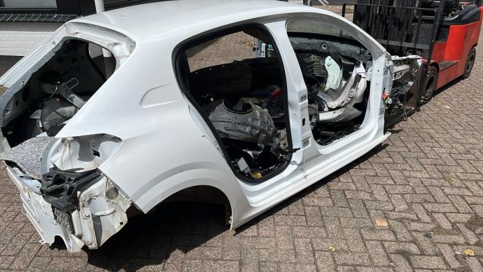 Peugeot 208 II 1.2 Vti 12V PureTech 75 Vehículo de desguace (2019, Blanco, Blanco)