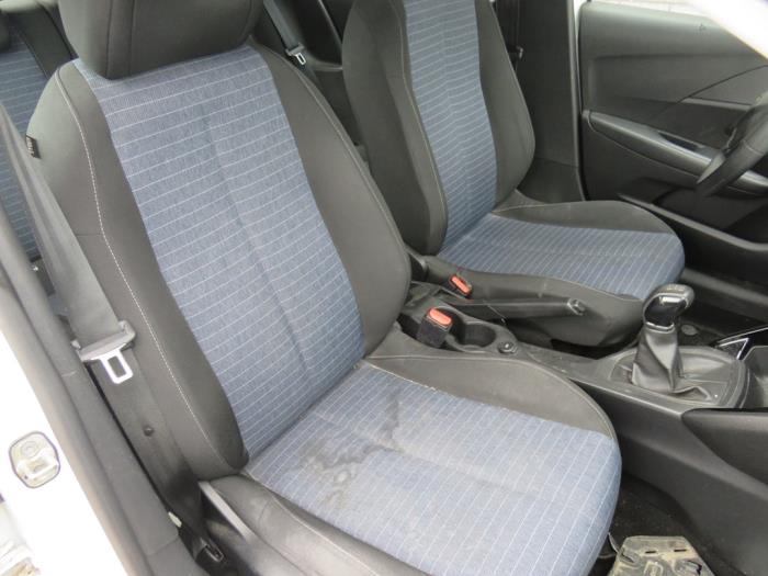 Peugeot 208 II 1.2 Vti 12V PureTech 75 Vehículo de desguace (2019, Blanco, Blanco)