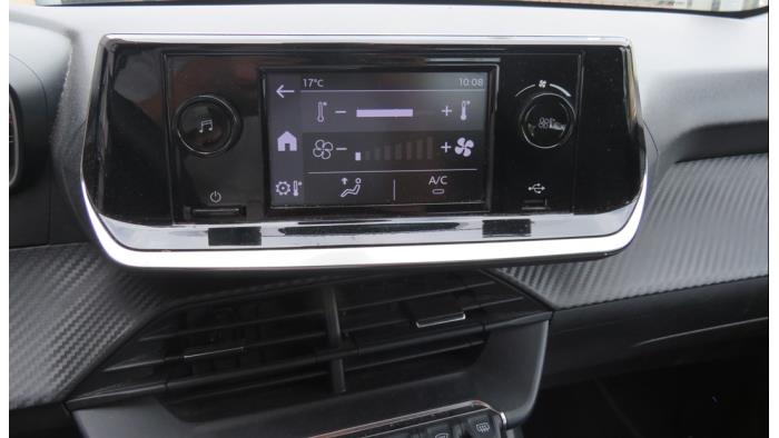 Peugeot 208 II 1.2 Vti 12V PureTech 75 Vehículo de desguace (2019, Blanco, Blanco)