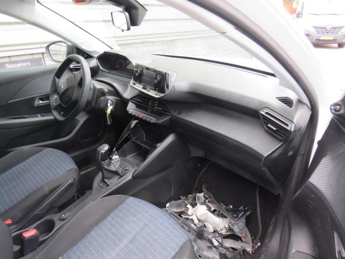 Peugeot 208 II 1.2 Vti 12V PureTech 75 Vehículo de desguace (2019, Blanco, Blanco)