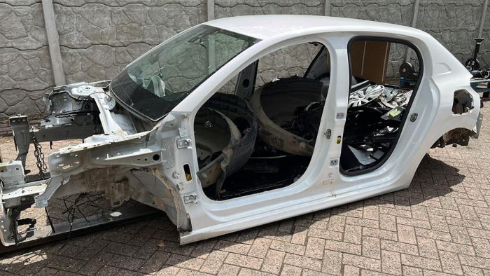 Peugeot 208 II 1.2 Vti 12V PureTech 75 Vehículo de desguace (2019, Blanco, Blanco)