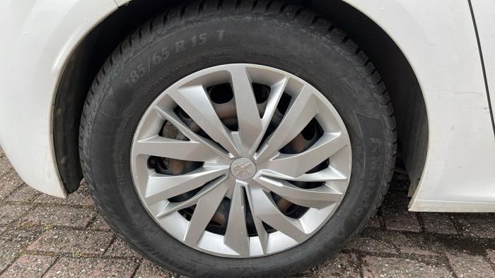 Peugeot 208 II 1.2 Vti 12V PureTech 75 Vehículo de desguace (2019, Blanco, Blanco)