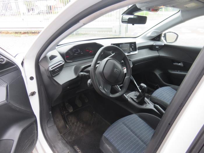 Peugeot 208 II 1.2 Vti 12V PureTech 75 Vehículo de desguace (2019, Blanco, Blanco)