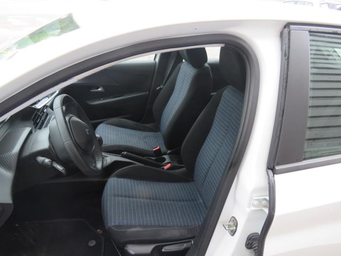 Peugeot 208 II 1.2 Vti 12V PureTech 75 Vehículo de desguace (2019, Blanco, Blanco)