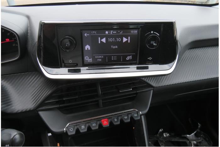 Peugeot 208 II 1.2 Vti 12V PureTech 75 Vehículo de desguace (2019, Blanco, Blanco)